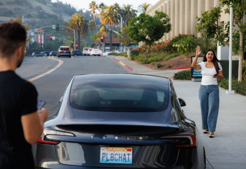 PL8CHAT app hero - connect with drivers through license plates