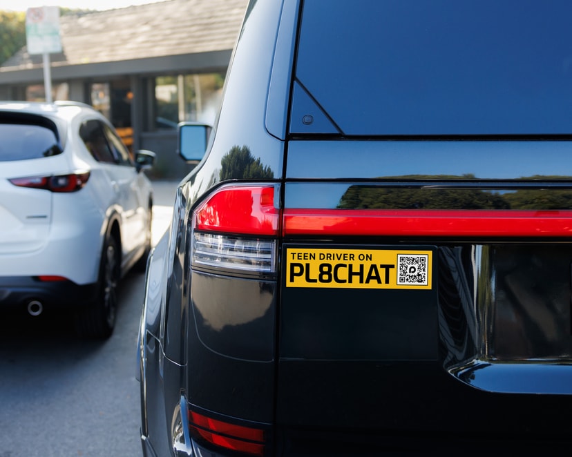 PL8CHAT app hero - connect with drivers through license plates